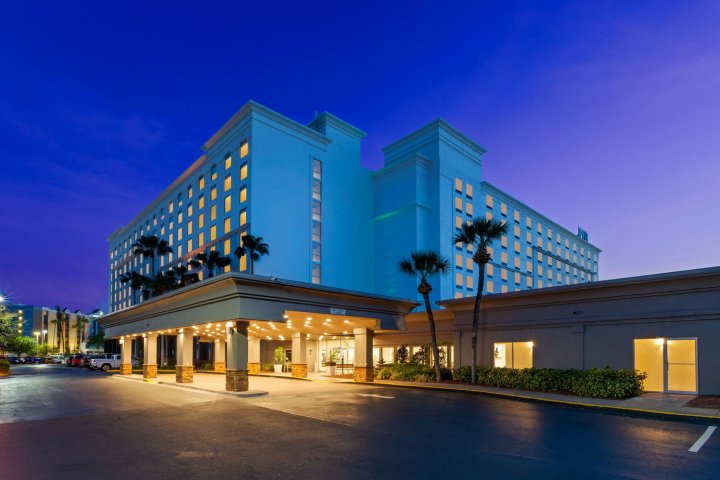 奥兰多环球影城对面假日套房酒店 - IHG 旗下酒店(Holiday Inn & Suites Across From Universal Orlando, an IHG Hotel)