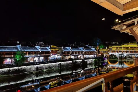 凤凰沱江又一家客栈