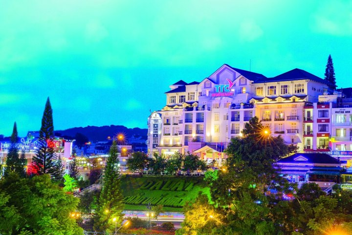 恩格兰 TTC 高级酒店(TTC Hotel Ngoc Lan)