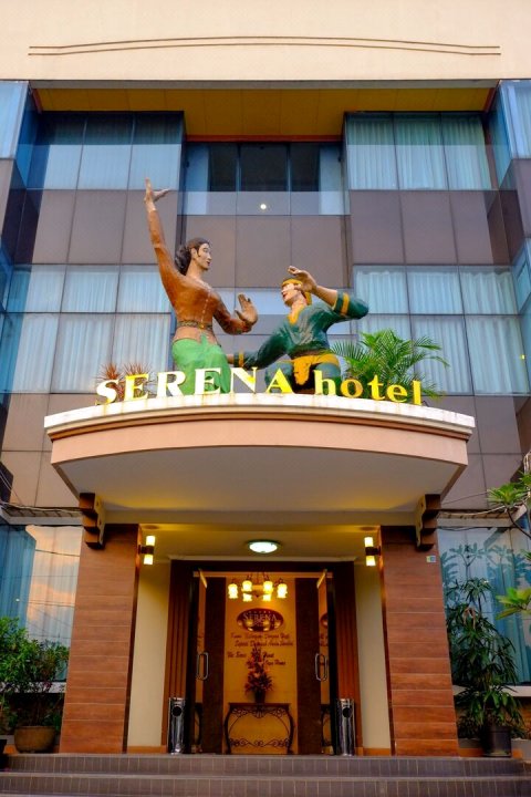 塞雷纳酒店(Serena Hotel)