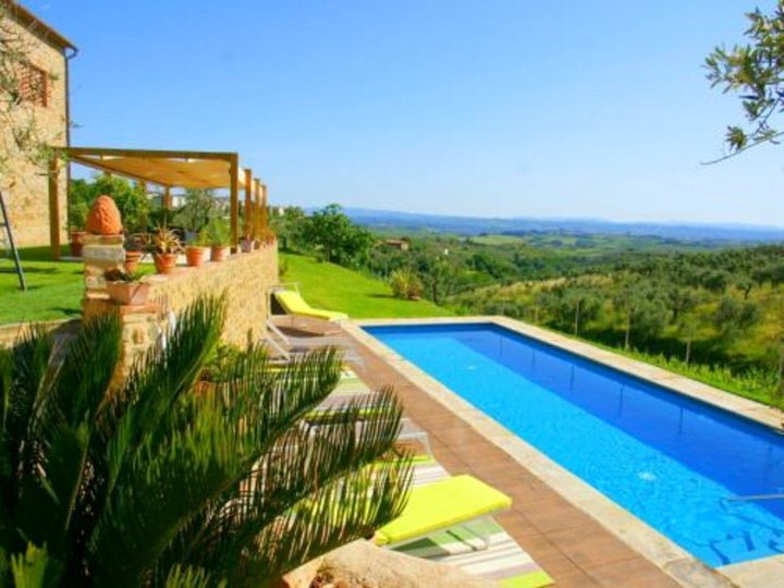 Beautiful Holiday Home in Vinci with Swimming Pool