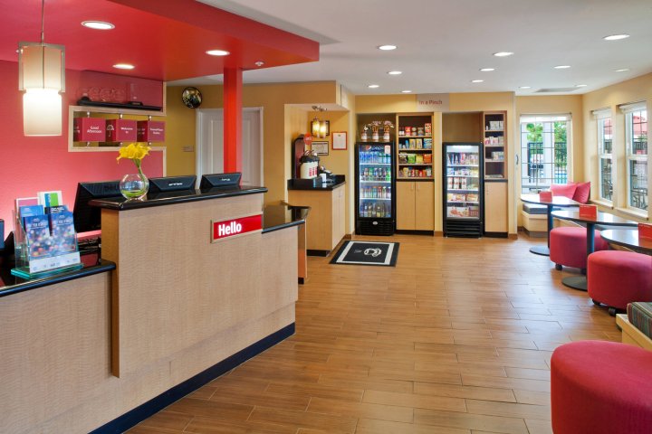 梅德福万豪唐普雷斯酒店(TownePlace Suites Medford)