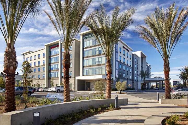 长滩机场希尔顿惠庭套房酒店(Homewood Suites By Hilton Long Beach Airport)