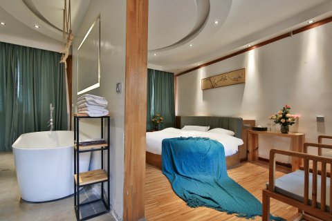 丽江岸边云水庭院