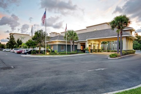 希尔顿坦帕 - 里奇港侯姆乌套房酒店(Homewood Suites by Hilton Tampa-Port Richey)