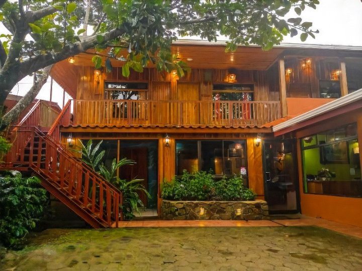 蒙特维多别墅旅馆(Monteverde Villa Lodge)