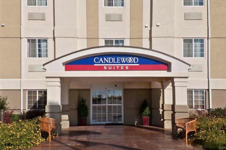 威奇托福尔斯茂林街烛木套房酒店(Candlewood Suites Wichita Falls at Maurine Street, an IHG Hotel)