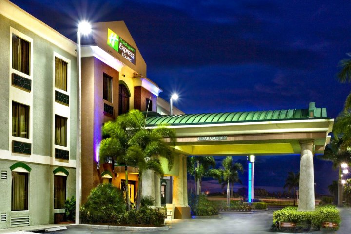 克莱维斯顿智选假日套房酒店(Holiday Inn Express Hotel & Suites Clewiston, an IHG Hotel)