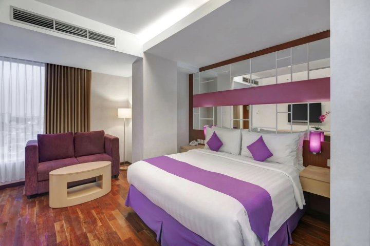 达尔莫奎斯特酒店 - 泗水 - 阿斯顿酒店(Quest Hotel Darmo - Surabaya by Aston)