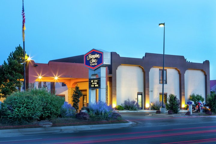 陶斯希尔顿欢朋酒店(Hampton Inn Taos)