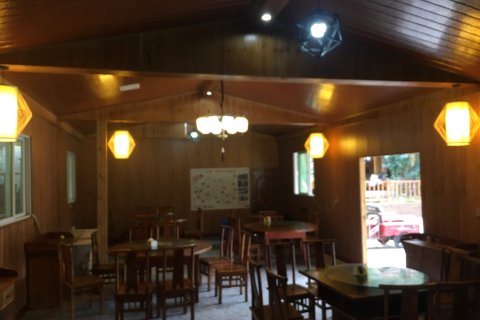 巴塘世纪主题酒店