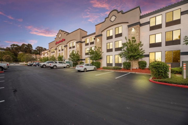 希尔顿欢朋酒店(Hampton Inn Oakland-Hayward)