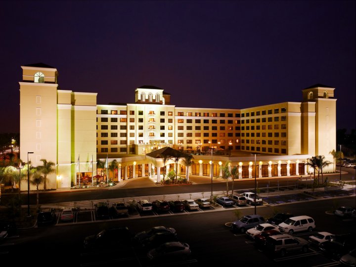 阿纳海姆希尔顿双树套房度假酒店&会议中心(DoubleTree Suites By Hilton Anaheim Resort/Convention Center)