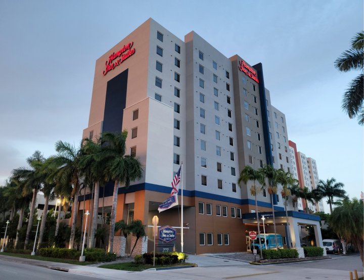 汗姆顿酒店迈阿密机场南/蓝礁湖(Hampton Inn & Suites Miami Airport South/Blue Lagoon)