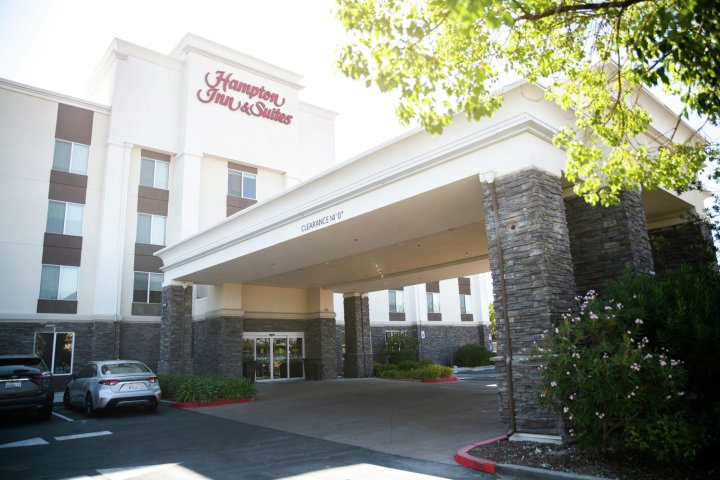 弗雷斯诺希尔顿欢朋旅馆&套房酒店(Hampton Inn & Suites Fresno)