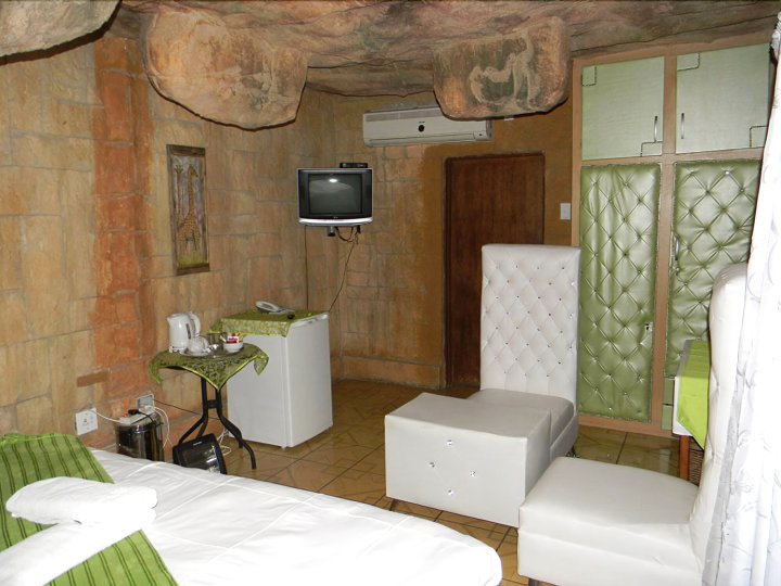 非洲洞穴旅馆(African Cave Lodge)