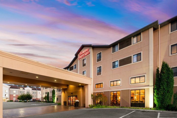 伯灵顿欢朋套房旅馆(Hampton Inn & Suites Burlington)