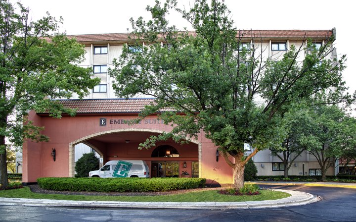 芝加哥绍姆堡伍德菲尔德希尔顿安泊酒店(Embassy Suites by Hilton Chicago Schaumburg Woodfield)