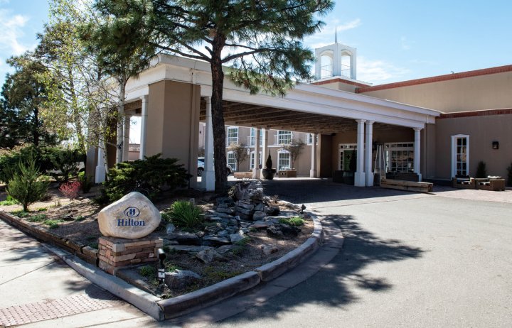 希尔顿圣达菲历史广场酒店(Hilton Santa Fe Historic Plaza)