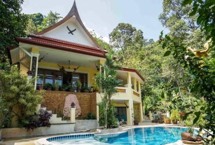 位于奈扬的3卧室别墅-280平方米|带4个独立浴室(Villa Sawadee with Swiming Pool in Tropical Garden)