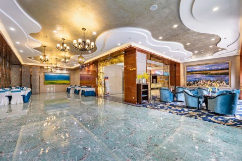 西宁宜采新丝路国际饭店(海湖新区万达广场店)