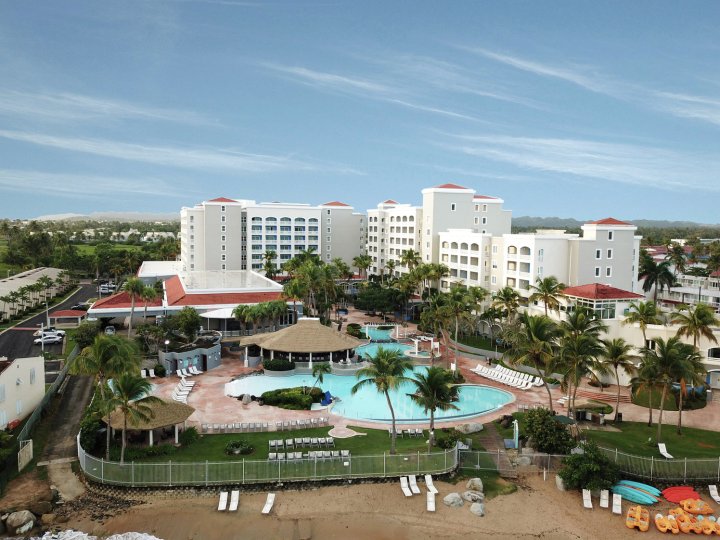 多拉多马尔海滩度假村希尔顿合博套房酒店(Embassy Suites by Hilton Dorado del Mar Beach Resort)