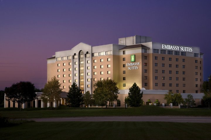 堪萨斯城国际机场希尔顿安泊酒店(Embassy Suites by Hilton Kansas City International Airport)