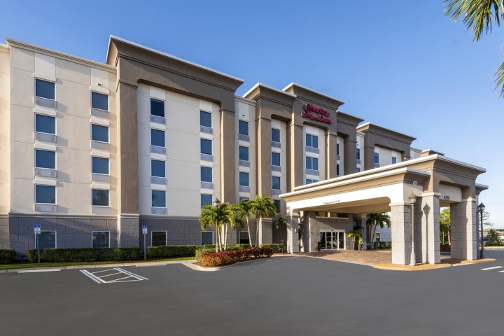 迈尔斯堡欢朋酒店及套房(Hampton Inn & Suites Fort Myers-Colonial Boulevard)