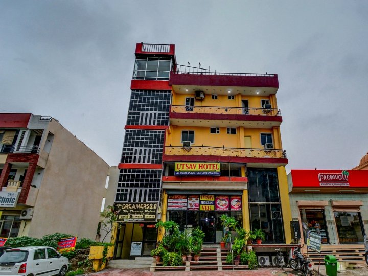 OYO 18320 Hotel Utsav