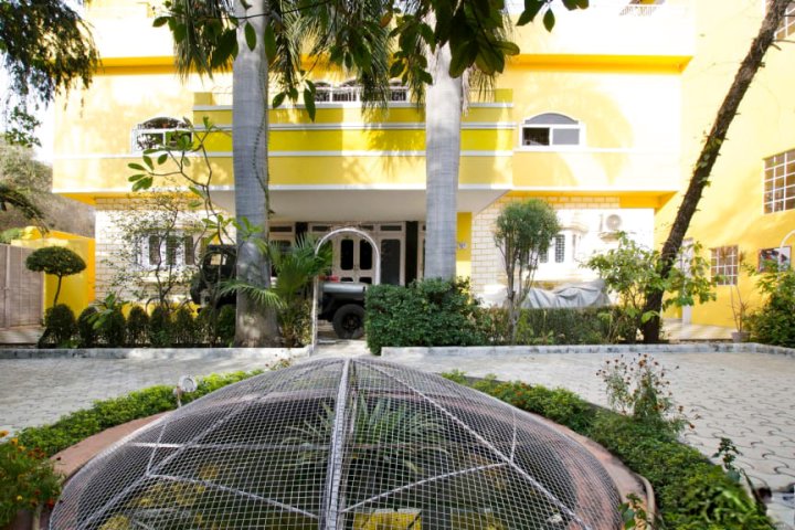 阿姆巴加尔宫殿酒店(Hotel Ambavgarh Palace)
