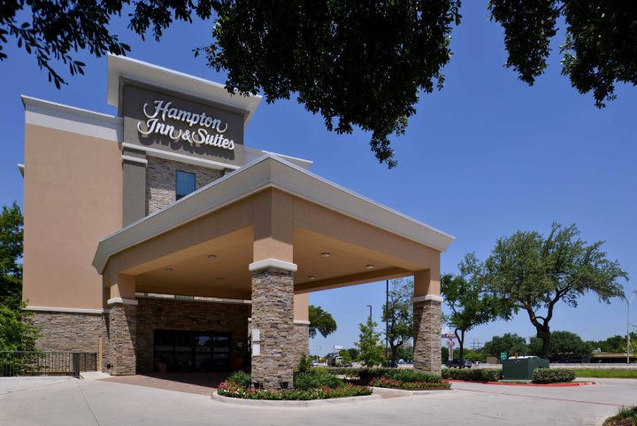 达拉斯市场中心欢朋酒店及套房(Hampton Inn & Suites Dallas Market Center)
