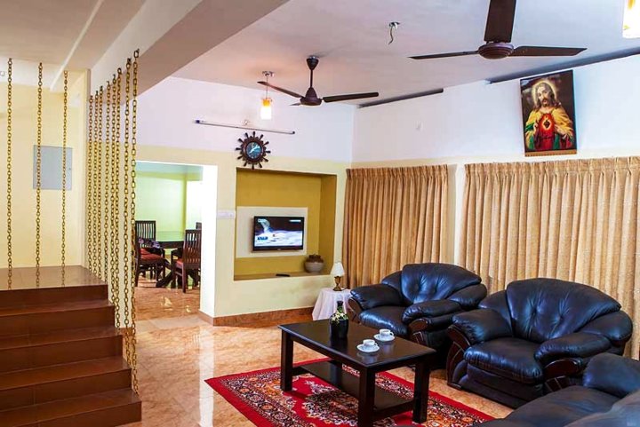 Royal Paradise Home Stay - Alleppey Homes