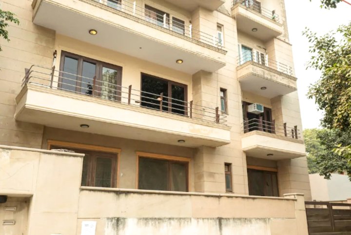 Luxury & Comfort-Gr.Floor 3 BR Near GK Metro