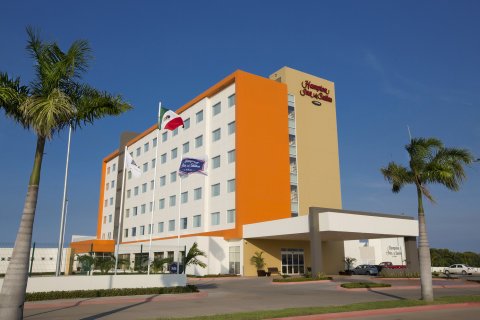 希尔顿博尔彤欢朋套房酒店(Hampton Inn & Suites by Hilton Paraiso)