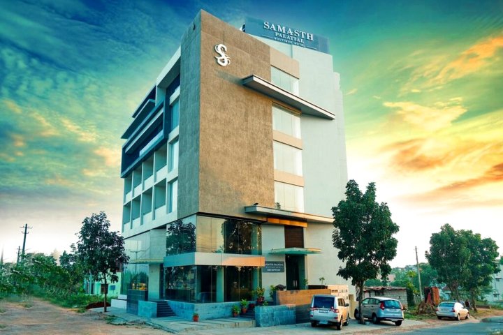 萨玛斯特宫酒店(Hotel Samasth Palatial)