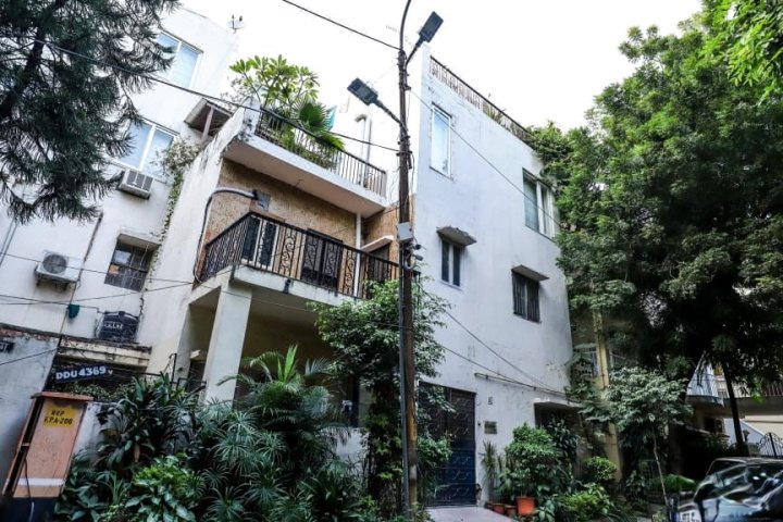 OYO 19944 Home Spacious 3BHK Vasant Vihar