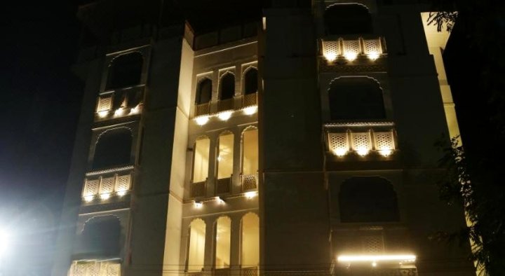 拉坦加尔宫酒店(Hotel Ratangarh Palace)