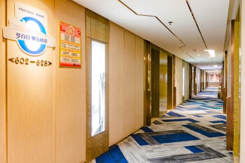 水域极致酒店(驻马店高铁站店)