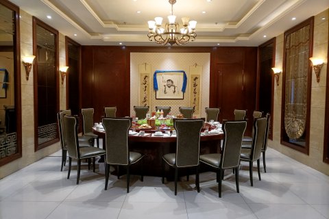 陈巴尔虎旗金鼎印象主题酒店