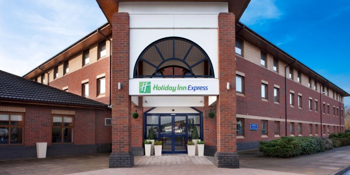 埃文河上的沃维克·斯特拉特福德酒店(Holiday Inn Express Warwick - Stratford-Upon-Avon, an IHG Hotel)