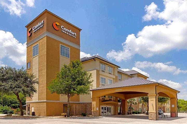 靠近六旗及医疗中心舒适酒店及套房(Comfort Inn & Suites Near Six Flags & Medical Center)