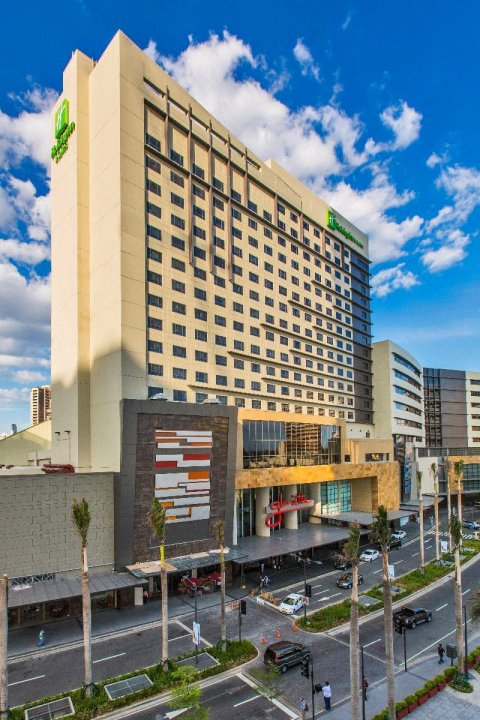 马卡蒂假日套房酒店（多用途和逗留批准）(Holiday Inn & Suites Makati, an IHG Hotel)