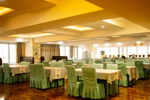 龙华大酒店(克拉玛依西环路店)