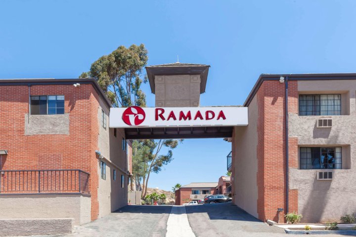 波威 - 圣地亚哥北波威华美达酒店(Ramada by Wyndham San Diego Poway Miramar)