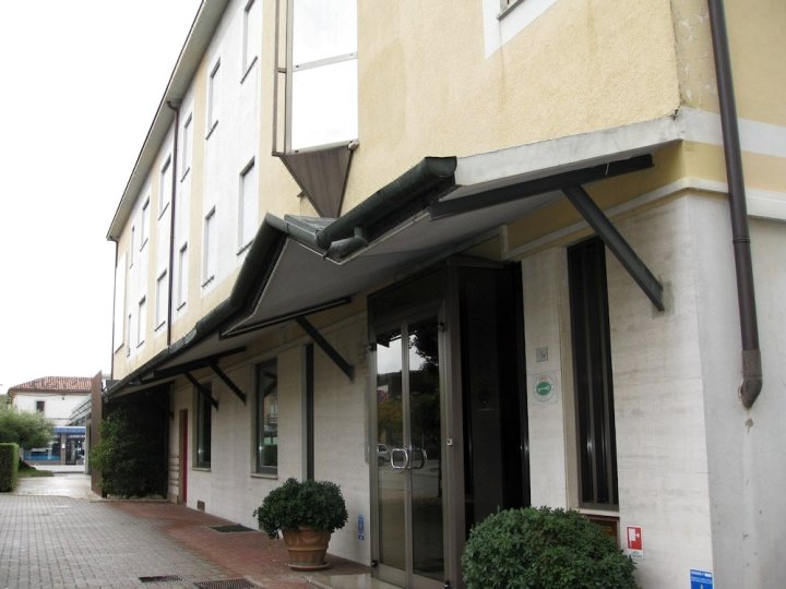 勒卡兰德雷酒店(Hotel le Calandre)