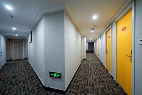 布丁严选酒店(上海外滩四川北路地铁站店)