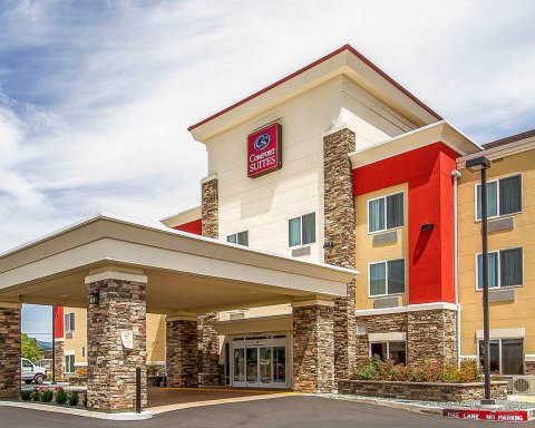 雷丁沙斯塔湖舒适套房酒店(Comfort Suites Redding - Shasta Lake)