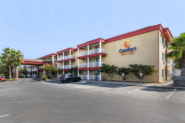 雷德布拉夫 I-5 附近舒适全套房酒店(Comfort Suites Red Bluff Near I-5)