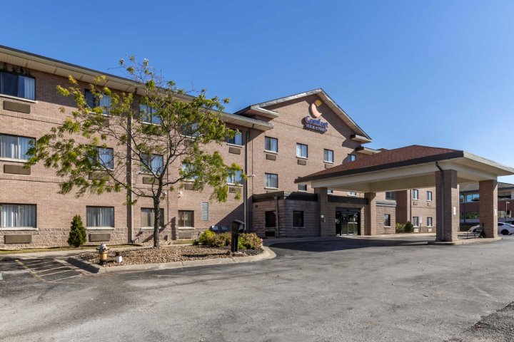 堪萨斯城利斯萨米特舒适酒店(Comfort Inn & Suites Lees Summit -Kansas City)