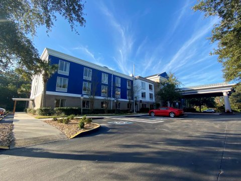 弗拉格勒海滩区贝斯特韦斯特普拉斯套房酒店(Best Western Plus Flagler Beach Area Inn & Suites)